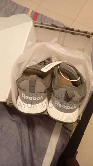 Reebok Sneakers