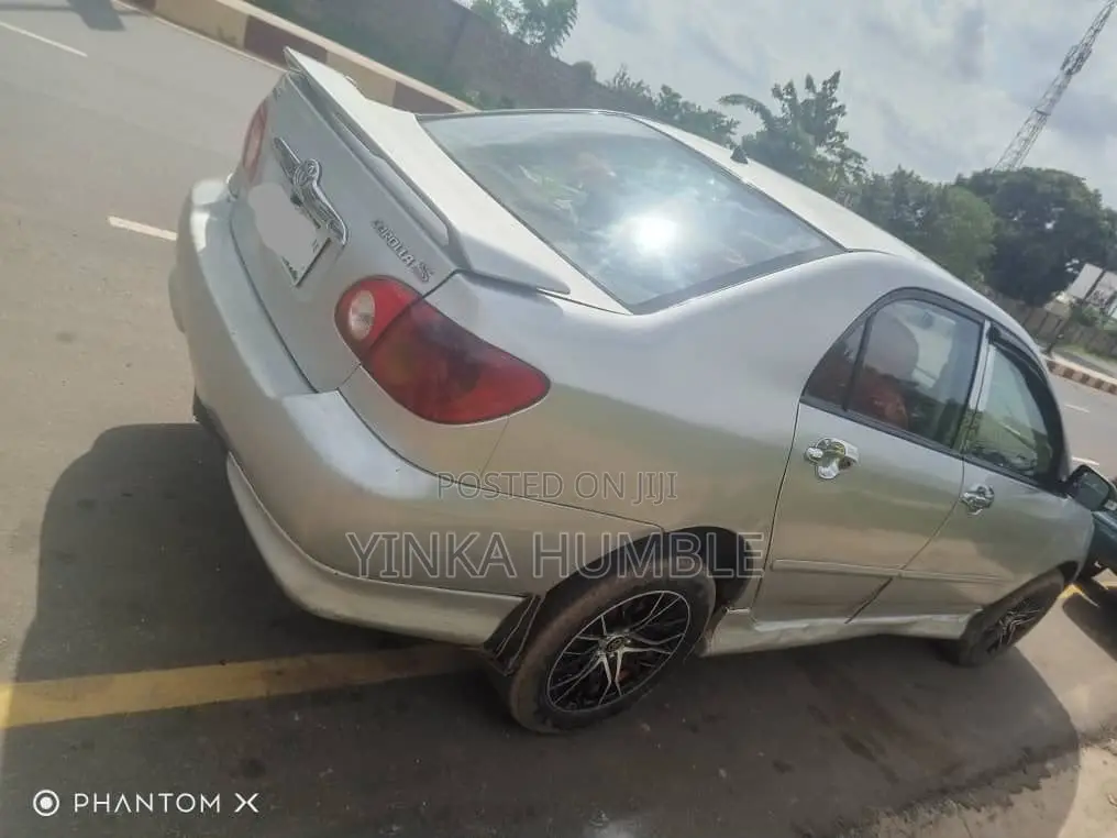 Toyota Corolla 2004 Silver