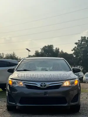 Toyota Camry LE 4dr Sedan (2.5L 4cyl 6A) 2014 Gray