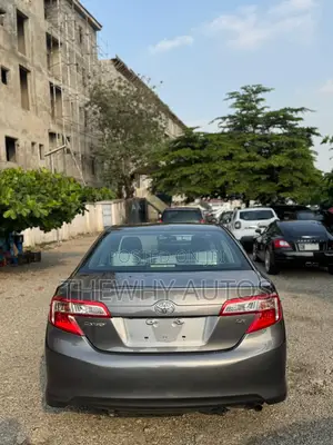 Toyota Camry LE 4dr Sedan (2.5L 4cyl 6A) 2014 Gray