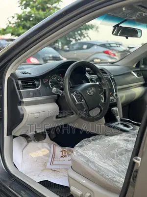 Toyota Camry LE 4dr Sedan (2.5L 4cyl 6A) 2014 Gray