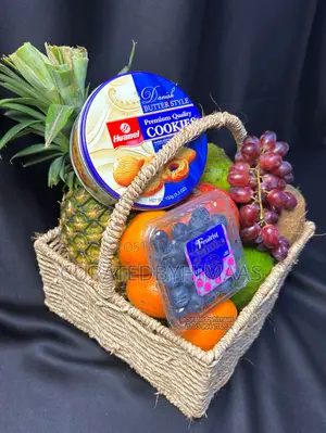 Premium Raffia Gift Basket With Handle