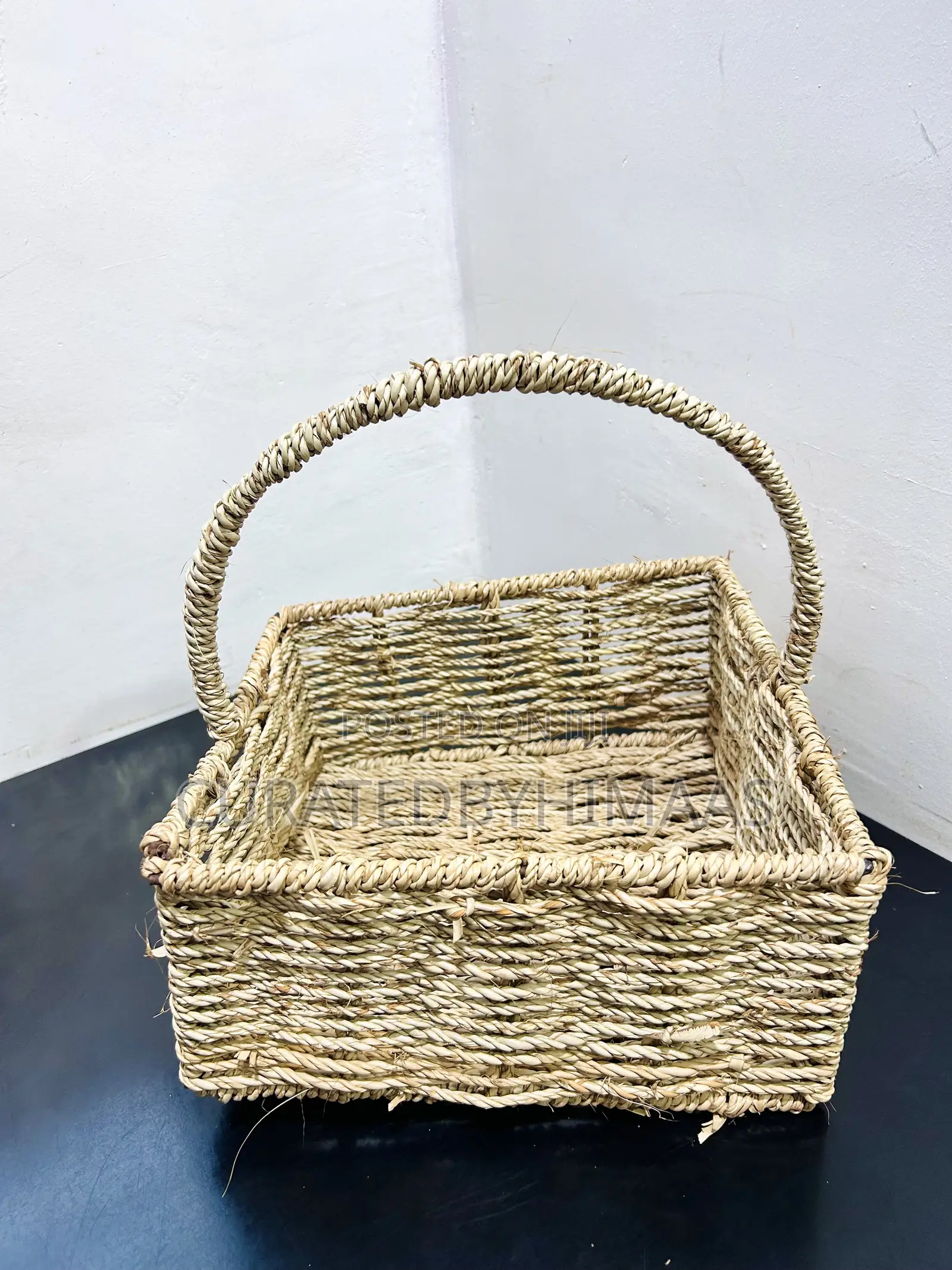 Premium Raffia Gift Basket With Handle
