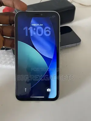 Apple iPhone 11 64 GB White