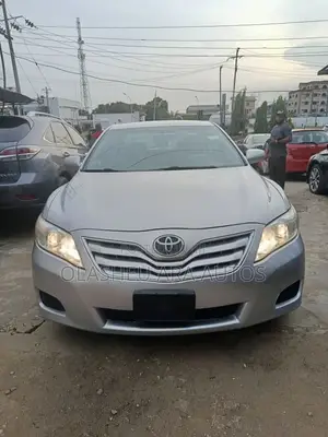 Toyota Camry LE 4dr Sedan (2.5L 4cyl 6AM) 2010 Silver