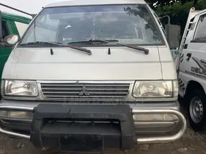 Mitsubishi L300 1999 White
