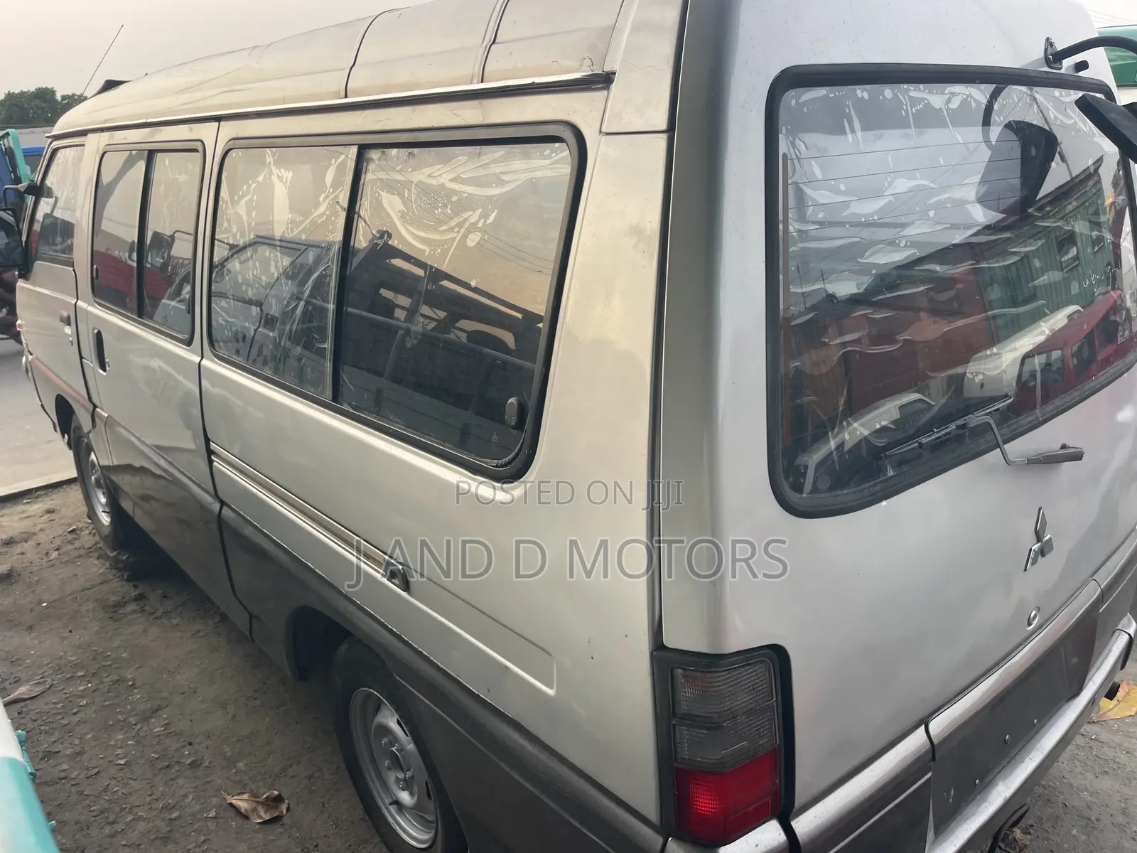 Mitsubishi L300 1999 White