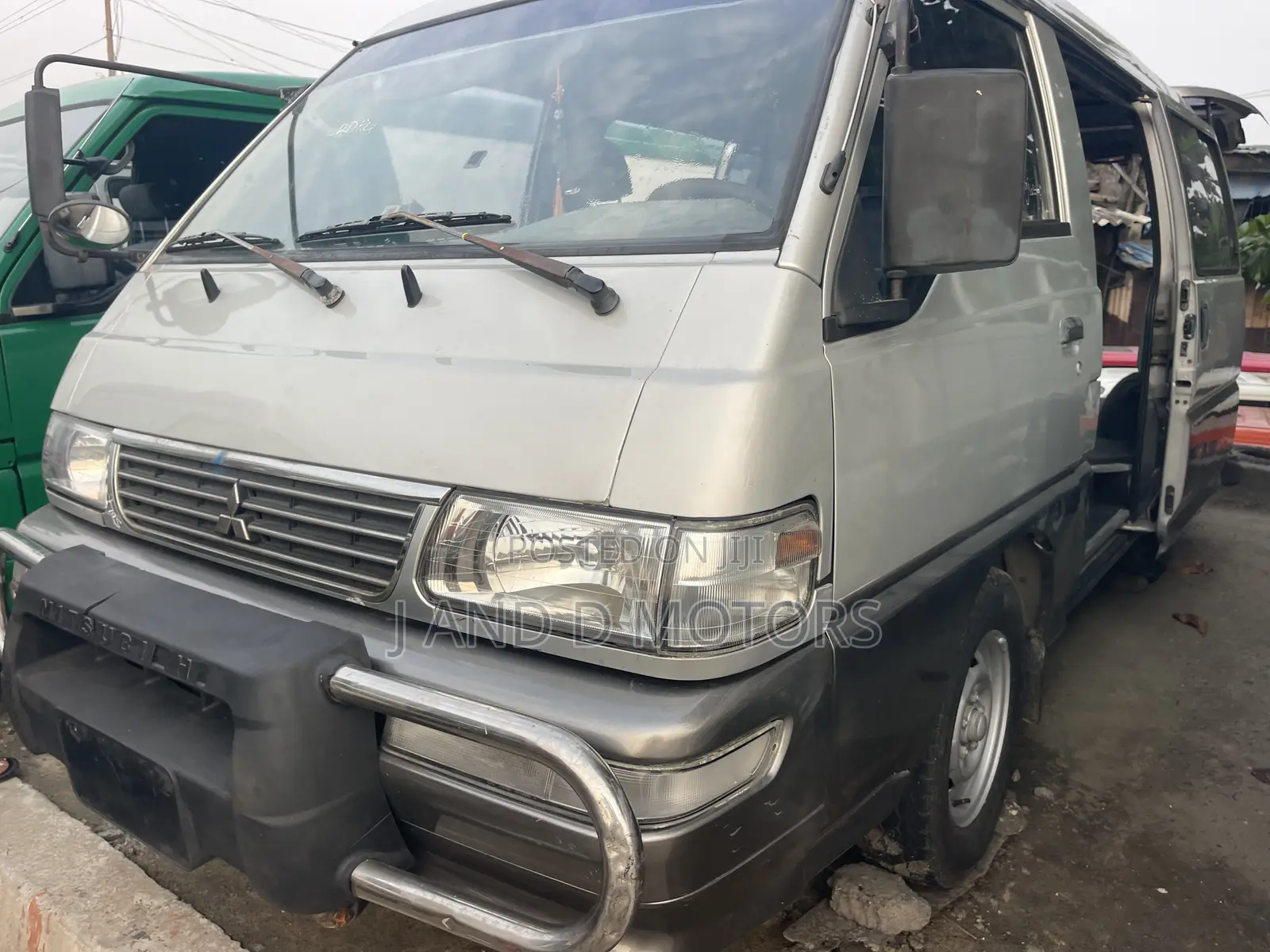 Mitsubishi L300 1999 White
