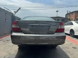 Toyota Camry SE 4rd Sedan (2.4L 4cyl 5M) 2004 Gray