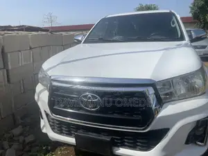 Toyota Hilux 2020 White