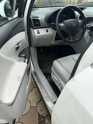 Toyota Venza V6 AWD 2012 White