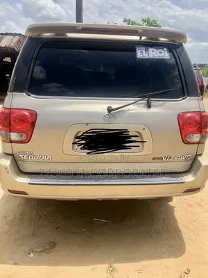 Toyota Sequoia Limited 4dr SUV 4WD (4.7L 8cyl 5A) 2005 Gold
