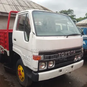 Toyota Dyna 200 With 2rz Petrol Six Tyres Truck