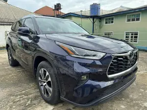Toyota Highlander XLE 2021 Blue