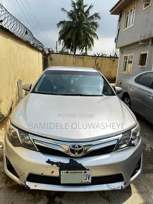 Toyota Camry SE 4dr Sedan (2.5L 4cyl 6A) 2012 Silver