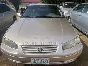 Toyota Camry Automatic 1998 Gold