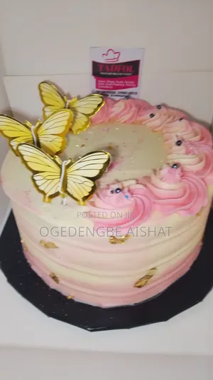 Size 6 2 Layers Red Velvet Cake