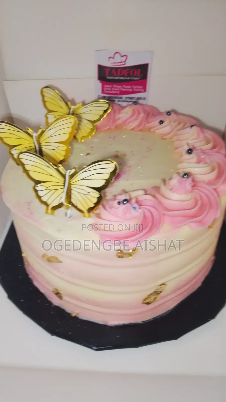 Size 6 2 Layers Red Velvet Cake