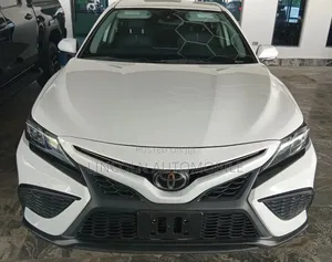 Toyota Camry SE Nightshade 2023 Off white