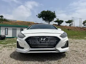 Hyundai Sonata Base Sedan FWD (2.4L 4cyl 6A) 2017 White