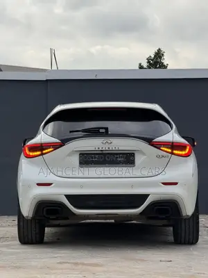 Infiniti Q30 2016 White