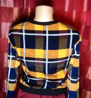 Plaid Crewneck Sweatshirt / Checkered Long Sleeve Top