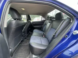 Toyota Corolla SE (1.8L 4cyl 6M) 2018 Blue