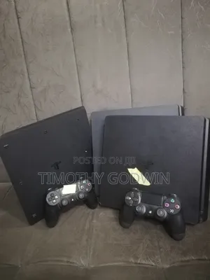 Uk Used Ps4 Slim With Game and 2 Controllers