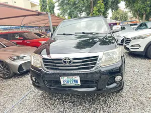Toyota Hilux 2013 Black