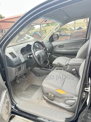 Toyota Hilux 2013 Black