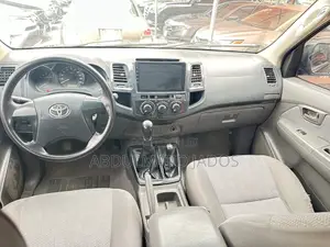 Toyota Hilux 2013 Black