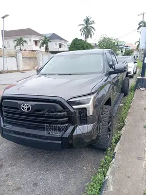 Toyota Tundra 2022 Black