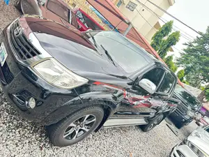 Toyota Hilux 2013 Black