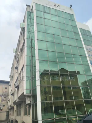 20bdrm House in Adeniyi Jones for sale