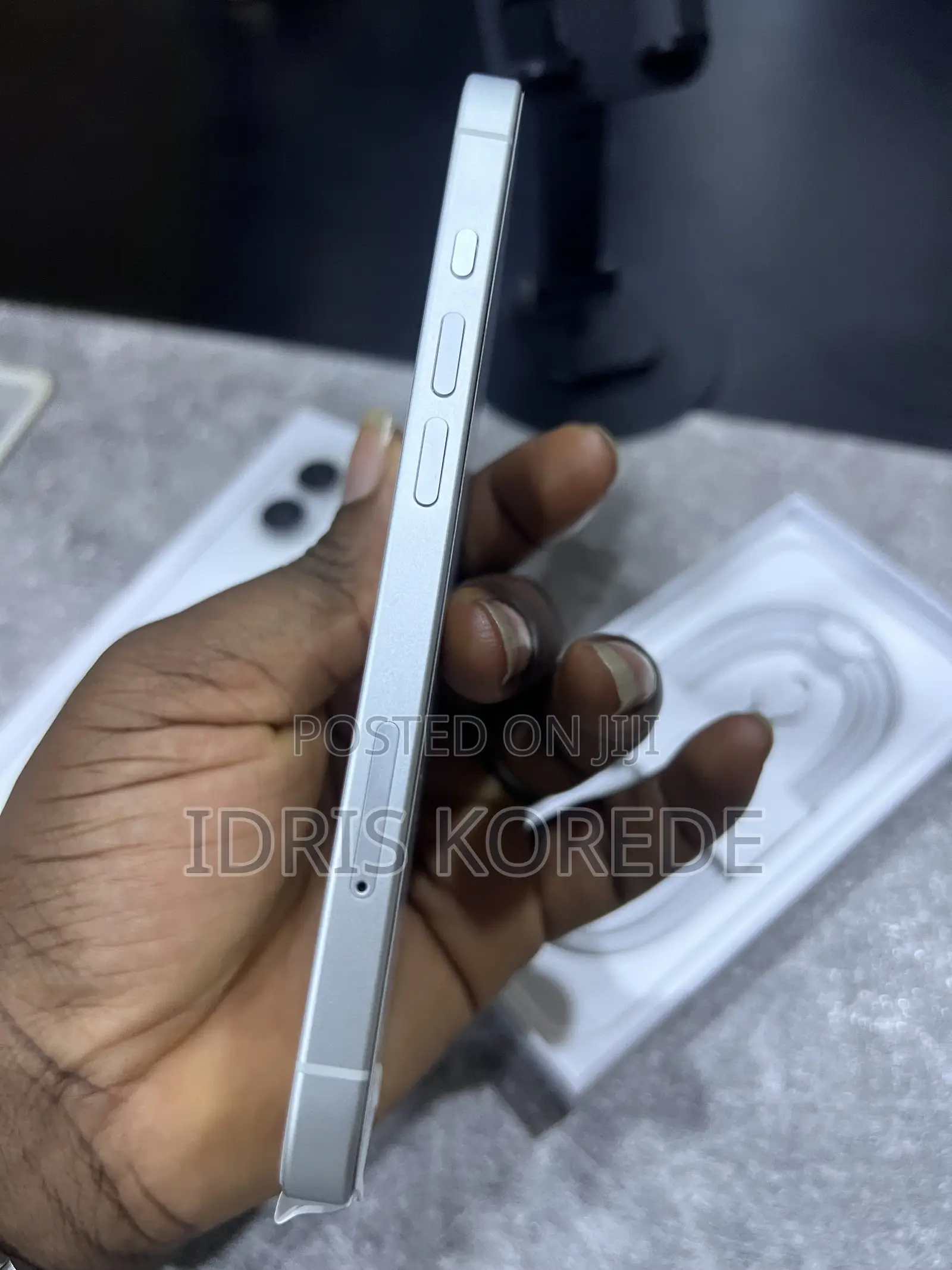 New Apple iPhone 16 128 GB White