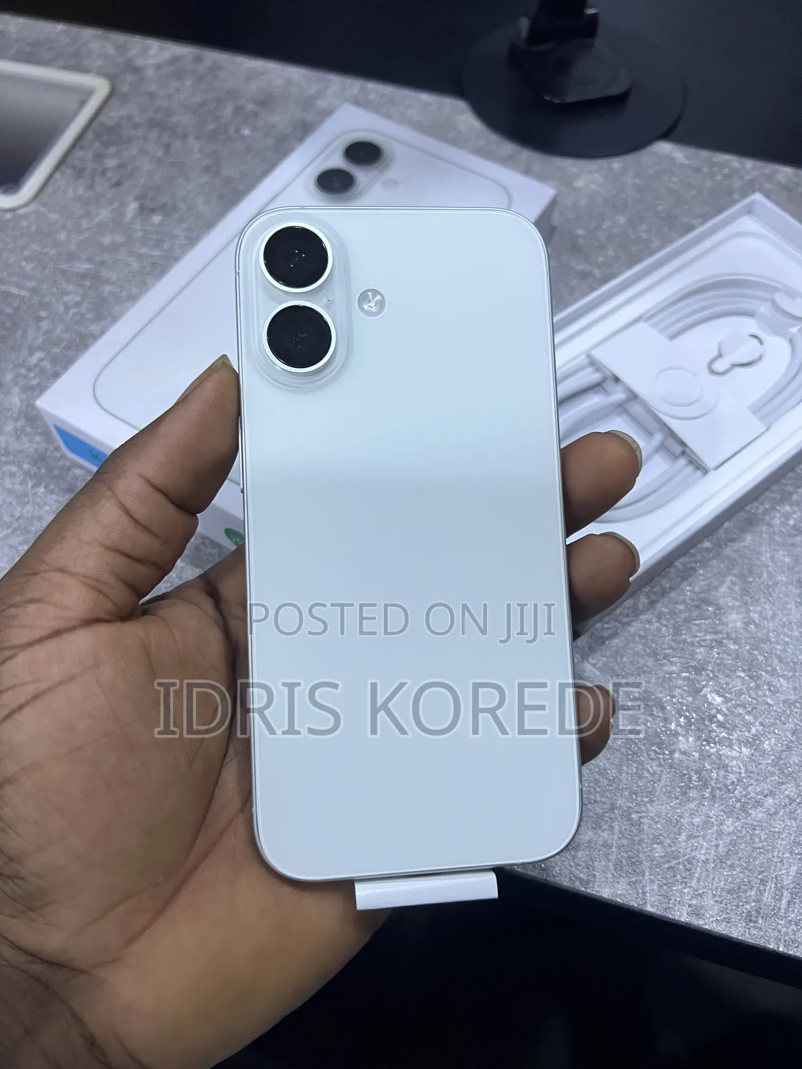 New Apple iPhone 16 128 GB White