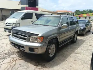 Nissan Pathfinder 2001 Silver