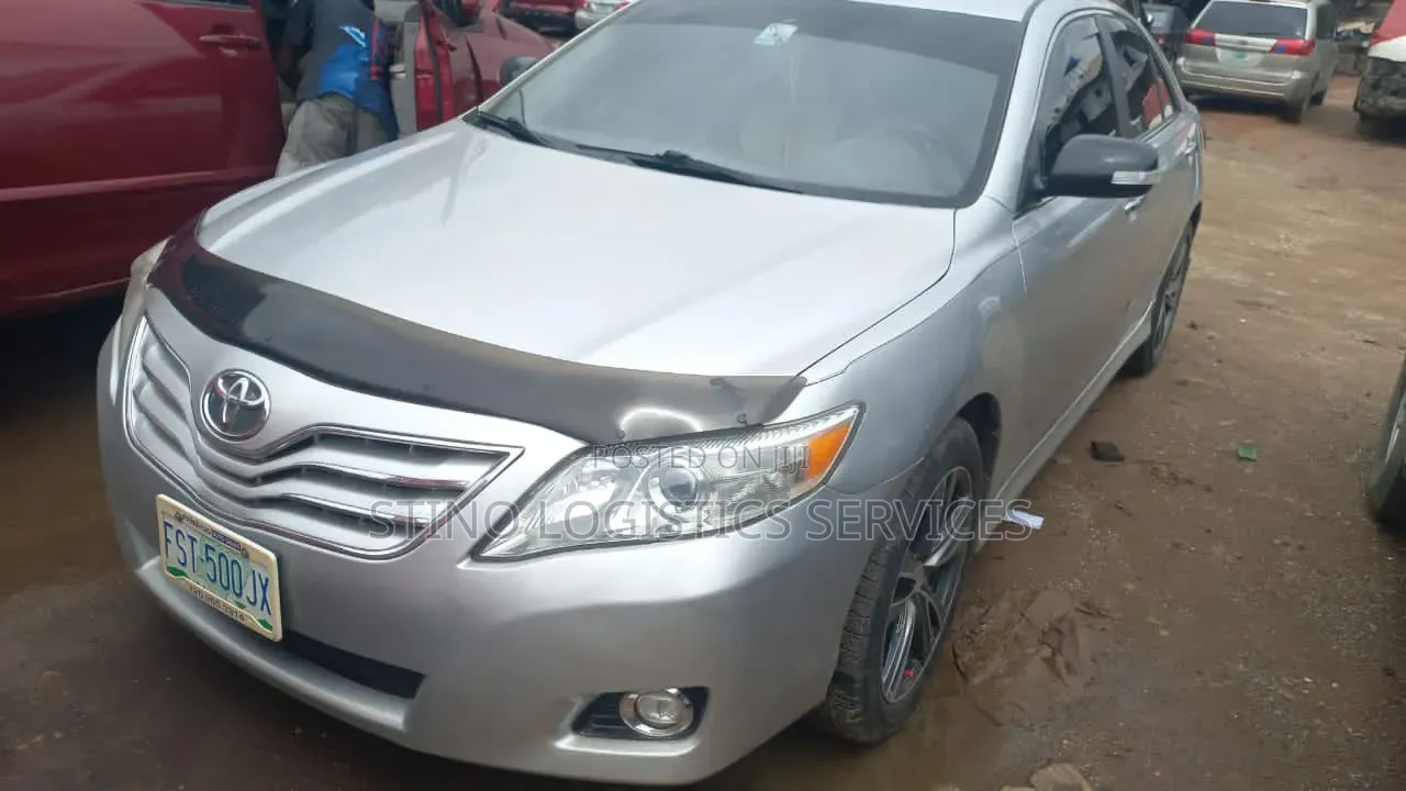 Toyota Camry 2011 Silver