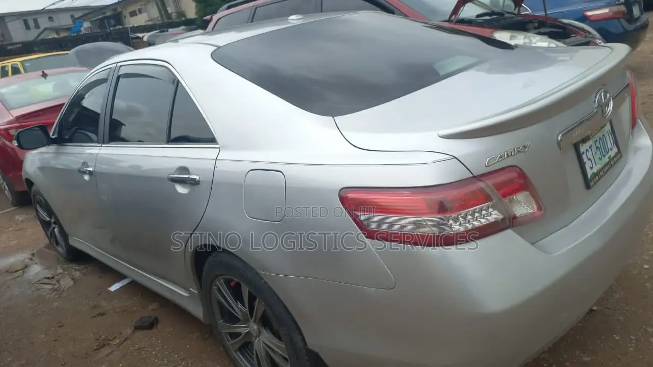 Toyota Camry 2011 Silver