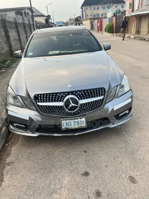 Mercedes-Benz E350 Base 2dr 4Matic Coupe AWD (3.5L 6cyl 7A) 2012 Gray