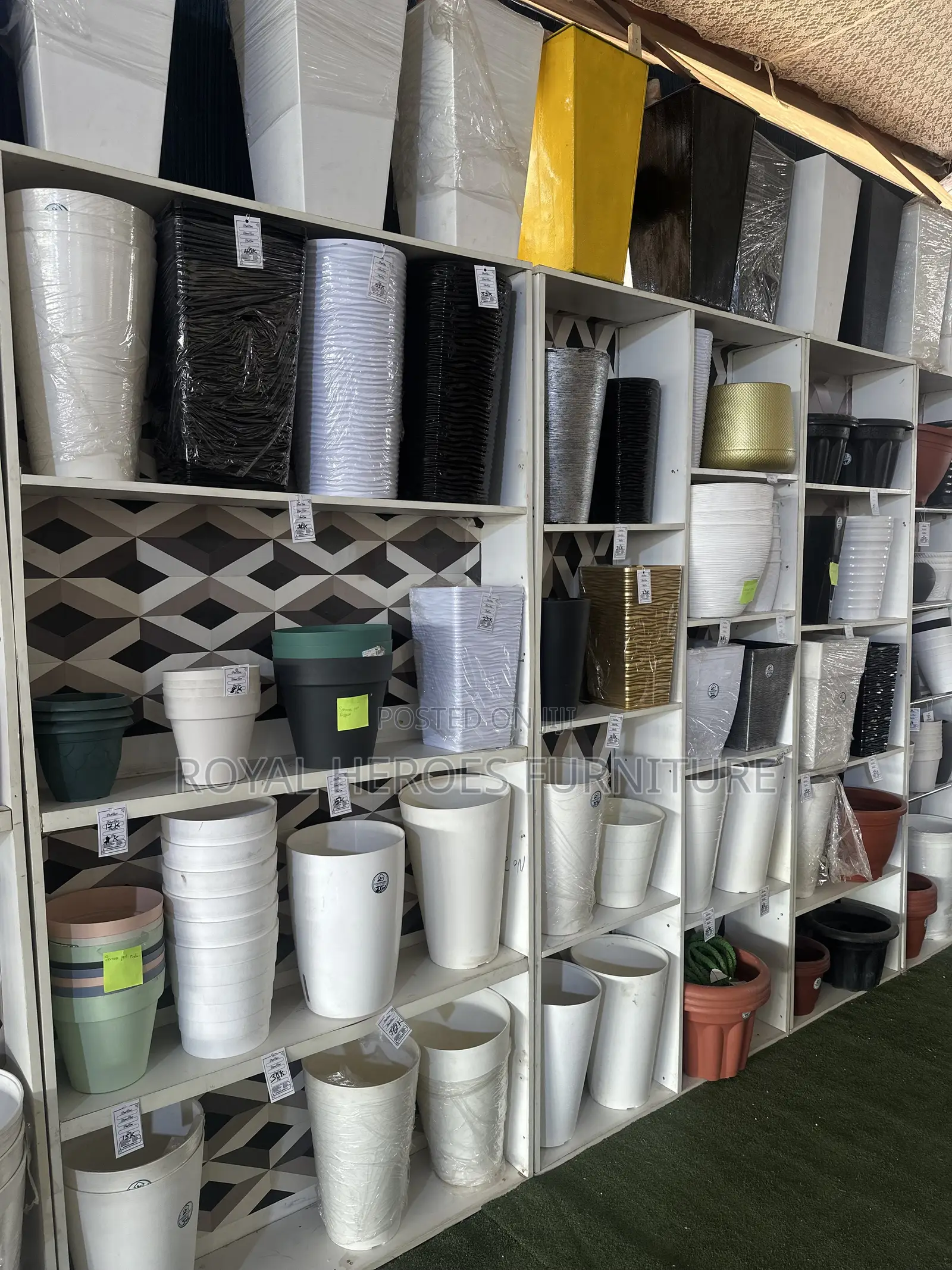 Plastic Flower Pots Planters – Different Sizes Available