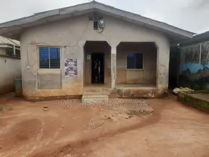 8bdrm Bungalow in Ado-Odo/Ota for sale