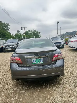 Toyota Camry SE 4dr Sedan (2.5L 4cyl 6A) 2011 Gray
