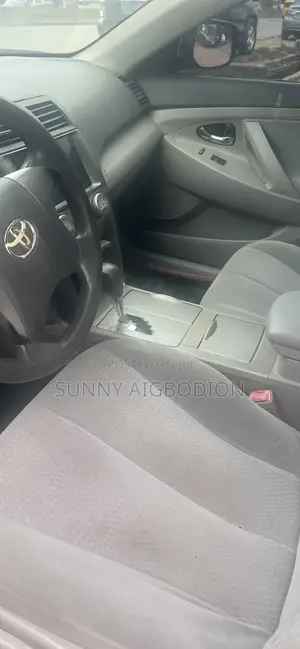 Toyota Camry LE 4dr Sedan (2.5L 4cyl 6AM) 2010 Gray