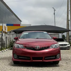 Toyota Camry SE 4dr Sedan (2.5L 4cyl 6A) 2013 Red