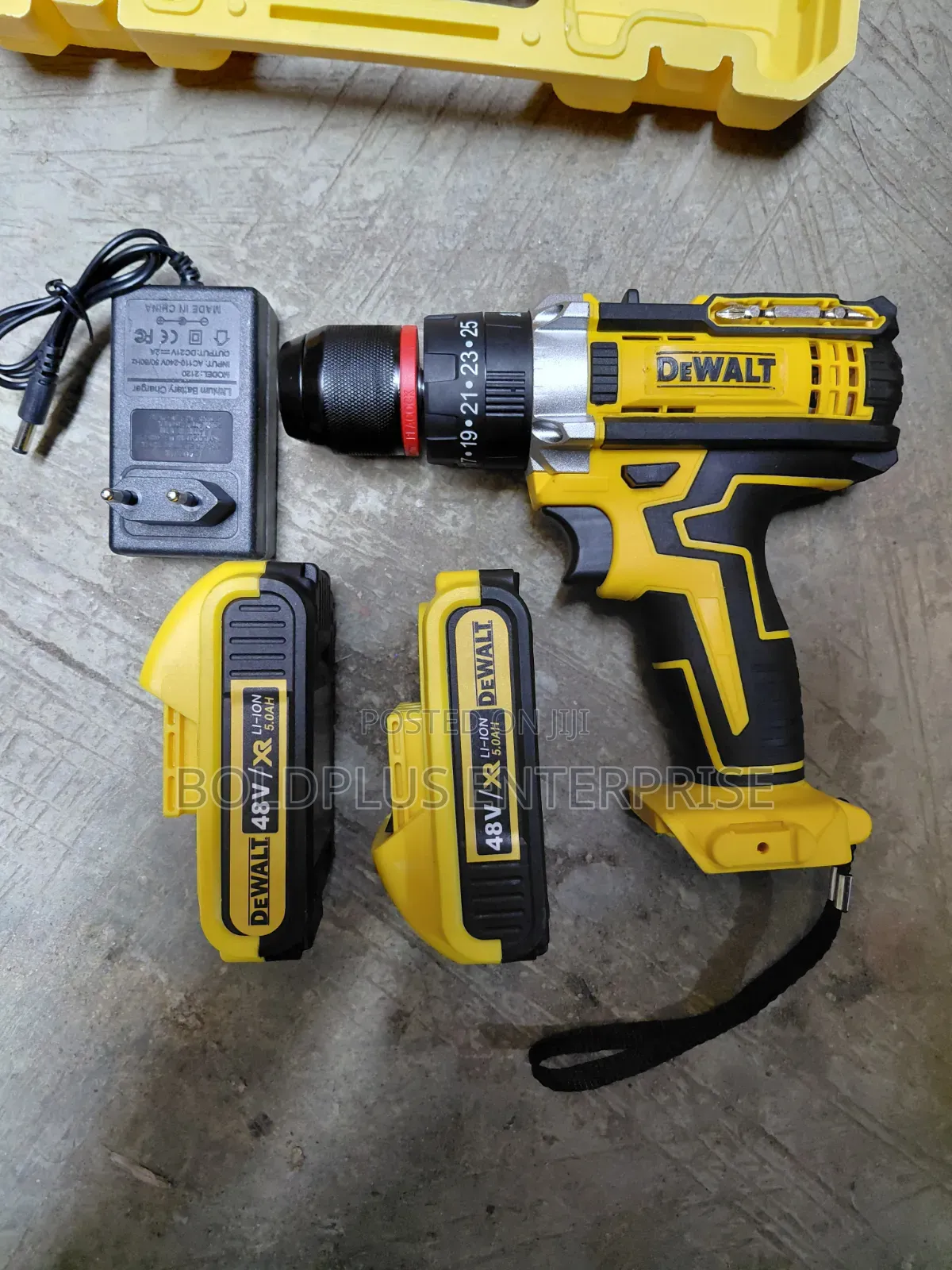 48 Volt Dewalt Screwing Machine