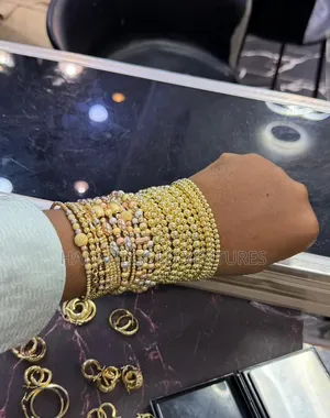 Pure 18karat Gold Fashion Diamond Cord Hand Chain Available as Seen