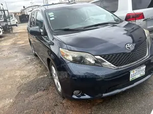 Toyota Sienna 2012 Blue