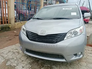 Toyota Sienna 2017 Blue