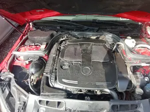 Mercedes-Benz C300 2013 Red